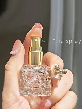1/2/4 قطعة زجاجة عطر ذات ملمس مربع فاخر سعة 10مل، محمولة وقابلة لإعادة التعبئة وصديقة للسفر، رشاش صغير أنيق لحمل العطر الشخصي، أغطية معدنية متنوعة، سهلة الحمل في أي مكان بدون رائحة