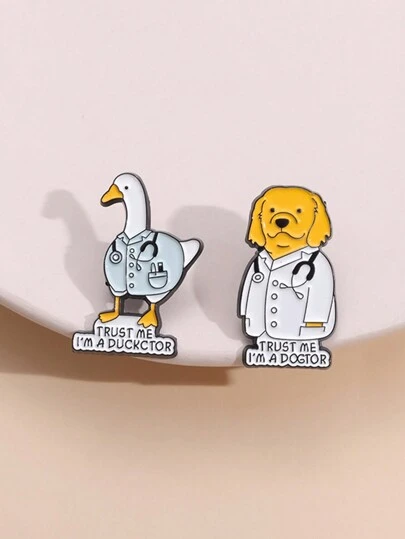 1/2 piezas Broche de dibujos animados lindo, broche de aleación con forma de perrito médico y forma de pato, insignia de animal de dibujos animados lindo para ropa, bolso, sombrero, accesorios, pasador para ropa, bolso, mochila escolar KPOP, suministros para maestros, bolso, camisas, chaquetas, joyería, accesorios de otoño-invierno, adecuado para adolescentes, jóvenes, hombres, casual, al aire libre, atlético, vacaciones, regalos de graduación, cumpleaños, ropa diaria, pasador divertido, regalos para maestros