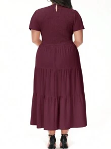 Women's Plus Size Casual Round Neck Flutter Short Sleeve Elastic Waist Smocked Tiered Maxi Dress - 紅色 - 查看 2