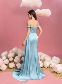 少女露肩礼服,搭配夸张侧腰带和高开衩细节 - 精致美人鱼轮廓晚礼服 - 淺藍色 - 查看 3