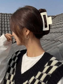 4 件装女士高端哑光米色沐浴发爪夹、洗发碗发夹、大号鲨鱼爪发夹（适合后脑勺）、返校发饰 - 多色 - 查看 2