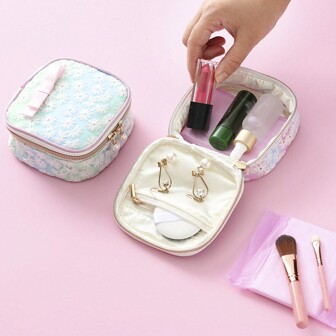 1个女性卫生巾收纳袋，可爱花卉刺绣设计，适合存放卫生巾，旅行必备，节日必备，女性礼物，圣诞礼物，女性送礼佳品