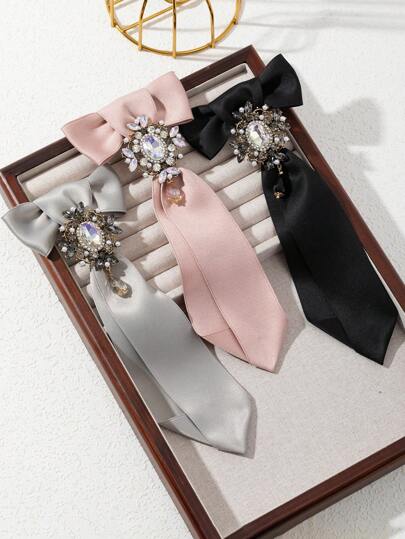 1 pieza Elegante broche de mujer con cinta de satén, piedras de rhinestone y escudo estilo palacio, joya de lujo adecuada para uso diario, regalo para boda/fiesta