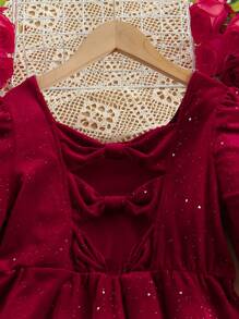 这款甜美少女新年天鹅绒连衣裙饰有闪亮的心形亮片，优雅又充满节日气息，简约的A字廓形，松紧腰身搭配蝴蝶结设计，适合节日、派对和学校活动等场合。 - 紅色 - 查看 4