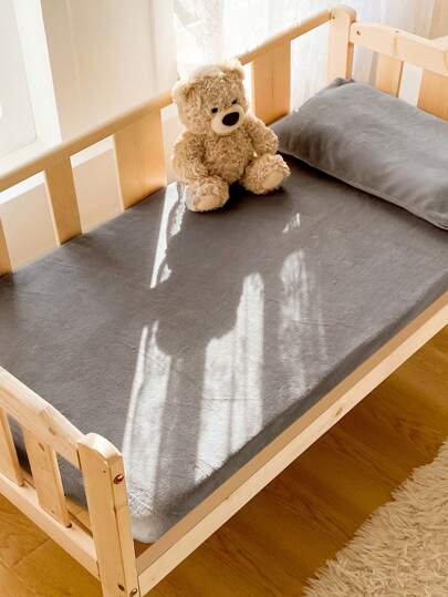 1件纯色天鹅绒加厚婴儿床垫罩，简约日常奶绒温暖舒适婴儿床单，秋冬可用爱情情人节