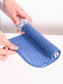 1pc Silicone Hair Curler Mat, Heat Resistant Pad, Anti-Scald Insulation Mat For Hair Styling Tools, Multi-Functional Portable Makeup Tool, Suitable For Blow Drying And Curling To Prevent Desk Damage, Hair Tools, Hair Products And Accessories For Barber Salon Beauty Back To School, Travel Holiday Essentials, Slick Back Brush, Hair Dryer, Hair Spray, Curly Hair Products, Hair Cutting Scissors, Christmas, Barbershop, Hairdressing, Hair Dryer, Curly Hair Brush, Hairdressing Equipment, Hairstyle, Hairdressing, Barbershop, Hairdressing Equipment - Multicolor - View 7