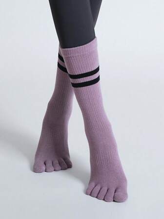 1 Pair Solid Striped Silicone Non-Slip Soft Breathable Casual Sports Style Five-Toe Socks, Suitable For Women Athletic Wear, For Gym