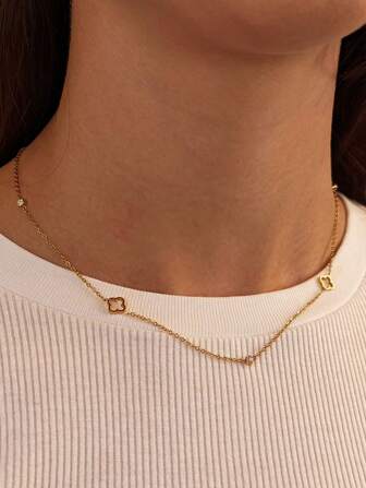 1 pieza Collar minimalista y elegante personalizado con trébol hueco con piedras de circonia incrustadas, chapado en oro de 18K, de acero inoxidable hipoalergénico, adecuado para mujer para uso diario, trabajo, fiesta, playa, mejor regalo para amigos, familia, esposa, hermana, vacaciones, cumpleaños, Día de la Madre