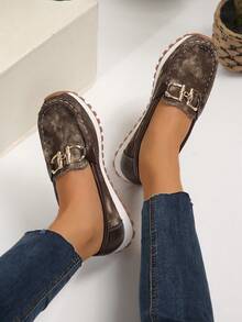 Giày lười đế bằng màu nâu thời trang mới, nhẹ, chống trượt, bền, trang trí bằng kim loại, gót thấp, thoải mái, mũi tròn, vải thoáng khí, giày thể thao ngoài trời thường ngày cho phụ nữ ngoại cỡ, mùa xuân/thu - màu nâu - Xem 4