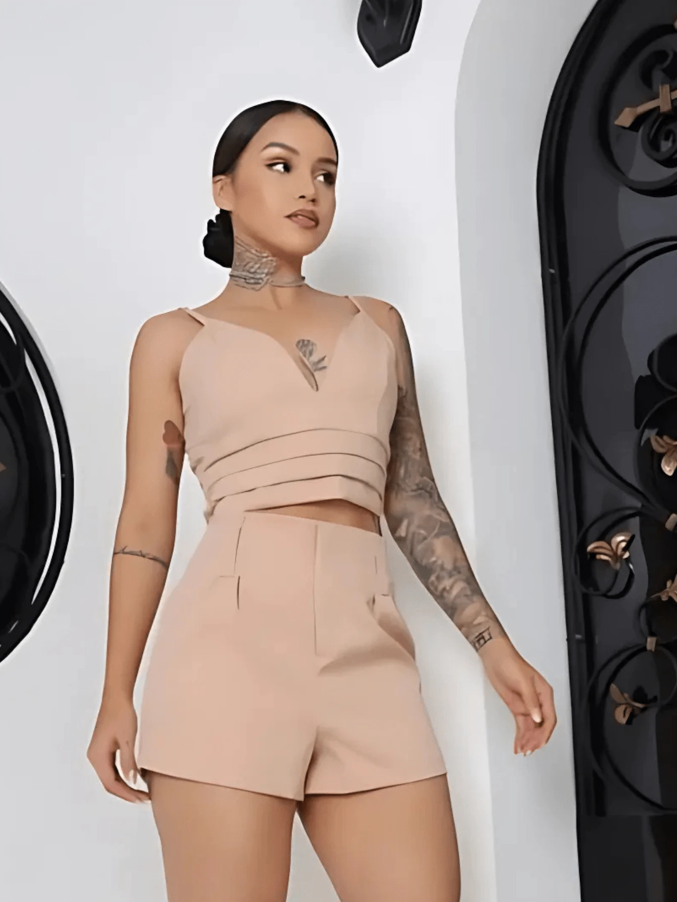 Women's Tailored Set Shorts And Strappy Crop Top. - khỏa thân - Xem 1