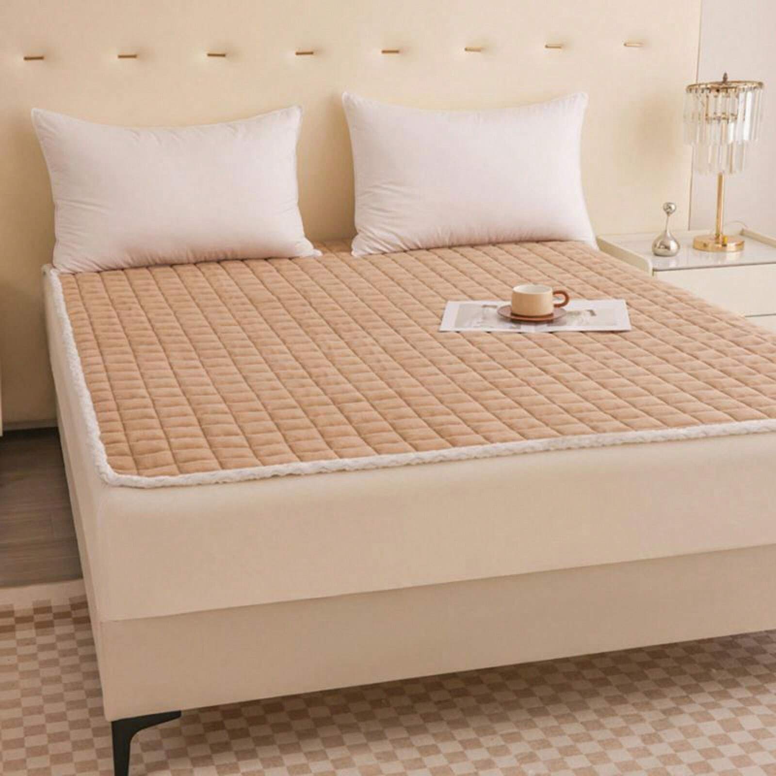 1pc New Velvet & Cotton Filled Mattress Topper, Quilted Pattern Design
