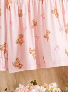 Young Girl' Cozy & Adorable Bear Print Set, Made Of Soft Comfortable Fabric Suitable For Autumn/Winter. The Top Features A Big Collar And Ruffle Trim With Cute Bear Print, Adding Playfulness; The Pants Have An Elastic Waist For Easy Wear, Allowing The Baby To Enjoy Comfort And Warmth.