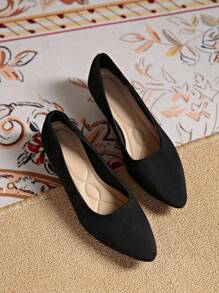 女士经典纯色尖头中跟高跟鞋 - 纯色一脚蹬软底坡跟鞋 - 黑色高跟鞋 - 升级版优质柔软材料 - 尖头设计不会滑落鞋跟 - 厚底中跟防滑尖头一脚蹬鞋 - 永恒而百搭 - 黑色 - 查看 6