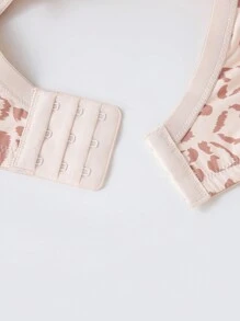 بكأس سلكي من اللباس الداخلي المطبوع برسوم قلوب بلحم اللون للنساء مع أشرطة كتف معززة وإغلاق ب- 3 خطافات - وردي فاتح - مشاهدة 5