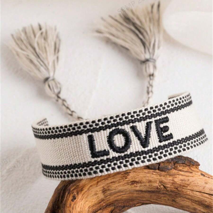1 chiếc vòng tay bện dày hình chữ LOVE thủ công giản dị - Nhiều màu - Xem 1