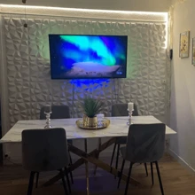 Wzmocniona wersja 3D Panel ścienny z PVC w kolorze Diamond Desian, 30 cm X 30 cm Matowa biel/czarny. Przyjazny materiał, bezwonny, lekki, łatwy w montażu, ognioodporny, wodoodporny i odporny na wilgoć, odpowiedni do dekoracji ściennych w wystroju domu, dekoracji pokoju, dekoracji łazienki. Dekoracja sypialni i dekoracji salonu.