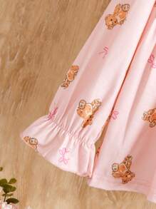 Young Girl' Cozy & Adorable Bear Print Set, Made Of Soft Comfortable Fabric Suitable For Autumn/Winter. The Top Features A Big Collar And Ruffle Trim With Cute Bear Print, Adding Playfulness; The Pants Have An Elastic Waist For Easy Wear, Allowing The Baby To Enjoy Comfort And Warmth.