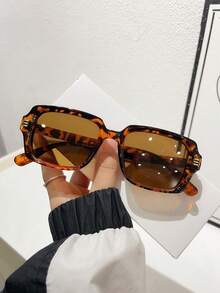 1 chiếc Kính thời trang vuông cho nữ, nhiều màu sắc, thích hợp cho đi biển, đi nghỉ và chụp ảnh Trang phục cơ bản hợp thời trang Thu Đông cho phụ nữ Quần áo công sở Quà tặng giản dị Phụ kiện đi biển cho phụ nữ Kính thời trang - Nhiều màu - Xem 9