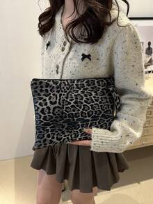 女士时尚豹纹信封手提包，时尚街头风格手拿包，2024 年新系列 - 黑與白 - 查看 7