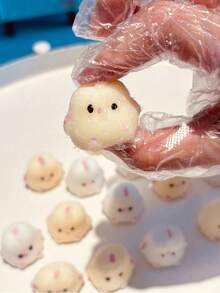 1 件卡通 PU 慢回弹减压玩具、减压小工具、办公桌装饰、创意礼物、圣诞节/ - 彩色 - 查看 4