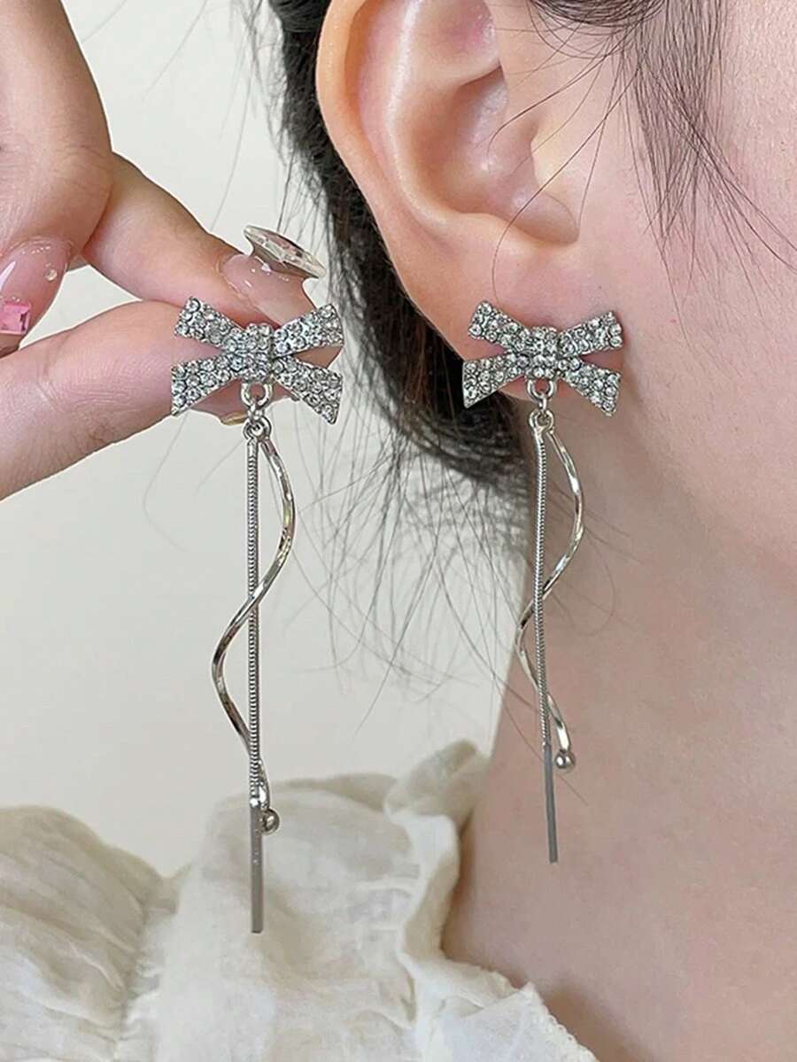 1 对时尚蝴蝶结流苏水钻优雅甜美女孩耳环 - 銀色 - 查看 1