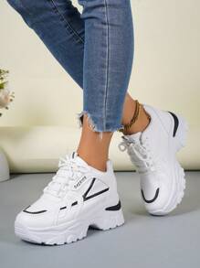 2024 neue Herbst/Winter Damen Große Größen Plateau Fake Leder Plump Plump Sneaker