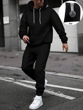 男士两件套，男士黑色长袖连帽运动衫和运动裤运动服，休闲街头时尚服装，带有图形印花、口袋和抽绳设计，适合户外运动