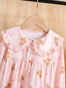 Young Girl' Cozy & Adorable Bear Print Set, Made Of Soft Comfortable Fabric Suitable For Autumn/Winter. The Top Features A Big Collar And Ruffle Trim With Cute Bear Print, Adding Playfulness; The Pants Have An Elastic Waist For Easy Wear, Allowing The Baby To Enjoy Comfort And Warmth.
