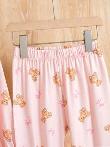 Young Girl' Cozy & Adorable Bear Print Set, Made Of Soft Comfortable Fabric Suitable For Autumn/Winter. The Top Features A Big Collar And Ruffle Trim With Cute Bear Print, Adding Playfulness; The Pants Have An Elastic Waist For Easy Wear, Allowing The Baby To Enjoy Comfort And Warmth.