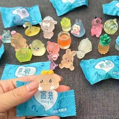 10pcs/20pcs/50pcs/Set Glow-In-The-Dark Realistic Animal Series - Surprises, Stylish Mini Figurines, Random Color Guessing Game - Ideal For Parties & Gifts [Each Blind Bag Is Unique], Christmas