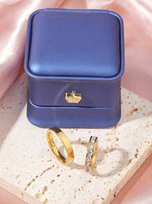 2 件/套精致简约不锈钢 18k 镀金情侣戒指，1 排超闪亮方形钻石女式戒指，4 毫米男式戒指，配蓝色皇冠求婚戒指盒，适合求婚结婚戒指情侣戒指，适合情侣日常佩戴 - 金色 - 查看 4
