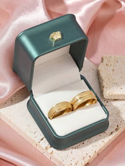 2 件优雅简约不锈钢 18K 镀金情侣戒指，6 毫米哑光女戒，8 毫米哑光男戒，适合订婚、女士礼物、日常情侣佩戴