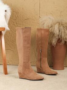 Botas de mujer con punta puntiaguda, caña alta, tacón de cuña, diseño simplista, talla grande, para otoño/invierno, marca europea