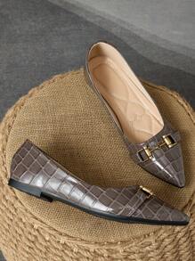 WHDXY Bailarinas de punta fina para mujer, mocasines de suela blanda y corte bajo, cómodas bailarinas con decoración de cadena, zapatos planos casuales y ligeros adecuados para el trabajo y el traslado - Marrón Chocolate - Ver 4