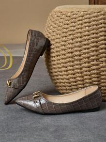 WHDXY Bailarinas de punta fina para mujer, mocasines de suela blanda y corte bajo, cómodas bailarinas con decoración de cadena, zapatos planos casuales y ligeros adecuados para el trabajo y el traslado - Marrón Chocolate - Ver 3