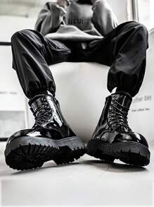 รองเท้าบู๊ทส้นสูงสำหรับผู้ชาย, รองเท้าบู๊ทข้อสั้นหนังดำ แบบสบายๆ, รองเท้าบู๊ทส้นสูงอเนกประสงค์สำหรับทำงาน, รองเท้าแฟชั่นเท่ห์ๆ สำหรับฤดูใบไม้ร่วง/ฤดูหนาว - สีดำ - ดู 5