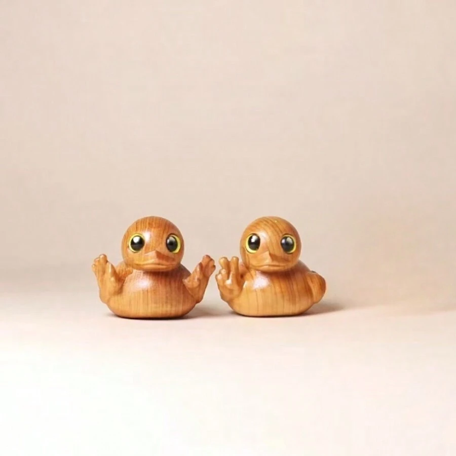 Tượng vịt gỗ thủ công, cử chỉ tay được chạm khắc cẩn thận của thợ thủ công, chú vịt giơ ngón tay cái lên "Mọi thứ đều ổn", đồ trang trí độc đáo, món quà chu đáo cho những dịp đặc biệt - Không cần điện - Nhiều màu - Xem 1