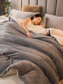 1 件浅灰色牛奶毛绒羔羊毛毯 - 柔软、轻盈、舒适的毛绒豪华拉链羽绒被毯