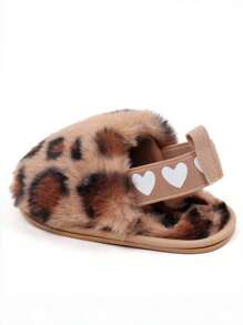 أحذية رضيع بني داكن من Yibubu، شبشب رضيع فتاة بطبعة نمر، صنادل رضيع فتاة دافئة ومريحة، حذاء أول مشي لرضيع فتاة بنعل مطاطي مضاد للانزلاق، شبشب داخلي لرضيع حديث الولادة - بني - مشاهدة 2