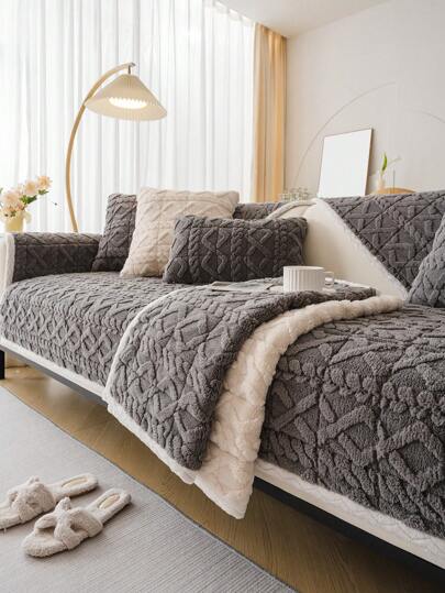 1 件毛绒厚绗缝提花沙发垫套，柔软亲肤，宠物友好型防滑，适合 4 个季节