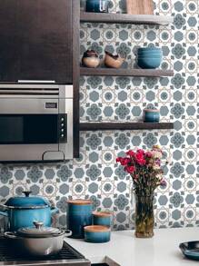 1 peça, fácil de descascar e colar, à prova d'água, papel de parede decorativo para cozinha à prova de óleo, papéis de parede de vinil autoadesivos com flores europeias, perfeito para reforma de casa, gabinete de backsplash de cozinha, marrom/azul/branco 11,81*47,24 polegadas