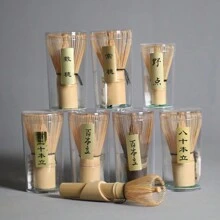 Fouet à matcha en bambou doré fait à la main, mélangeur à matcha japonais traditionnel - service à thé fabriqué à partir de bambou biologique durable et résistant