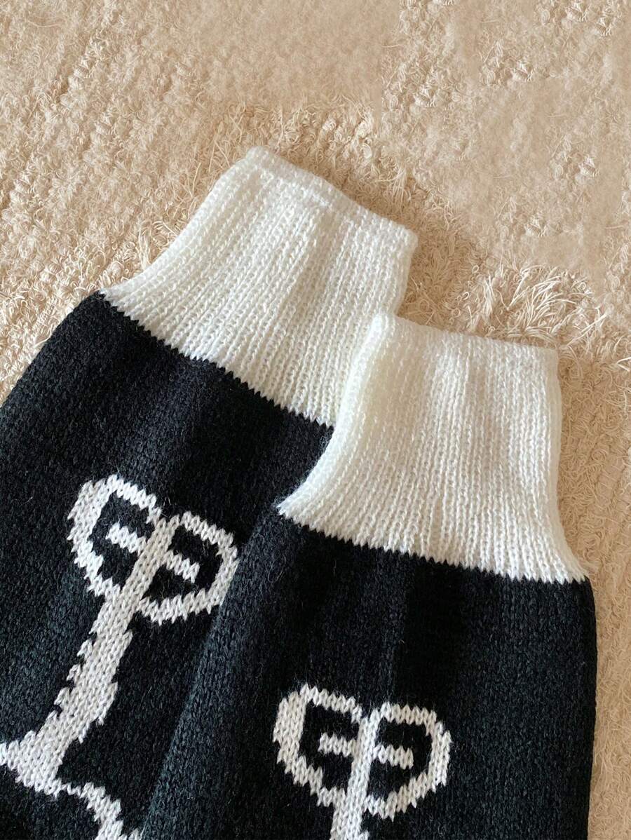 1/2 Pair Women Reversible Black & White Heart Patterned Leg Warmers