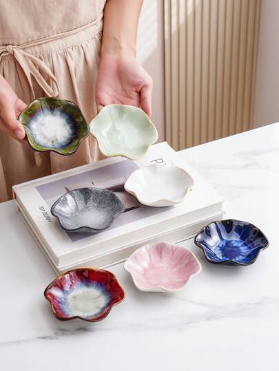 1件陶瓷荷叶形托盘，北欧创意窑烧优雅渐变风格日式高端美学装饰盘，陶瓷花形首饰展示托盘，适用于酒店、珠宝店、餐厅、办公室、展览、厨房、客厅、浴室家居装饰，可收纳和展示珠宝、配饰、发夹、日用品、香水、香皂等，是送给女性的返校礼物，也是房间装饰的理想之选。