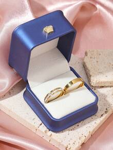 2 件/套精致简约不锈钢 18k 镀金情侣戒指，1 排超闪亮方形钻石女式戒指，4 毫米男式戒指，配蓝色皇冠求婚戒指盒，适合求婚结婚戒指情侣戒指，适合情侣日常佩戴 - 金色 - 查看 35
