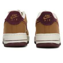 Nike 女款 AIR FORCE 1 LV83 BG 运动鞋户外舒适轻便休闲鞋 FN4731 - 淺英國褐/鮮亮勃根地酒紅/椰奶色 - 查看 3