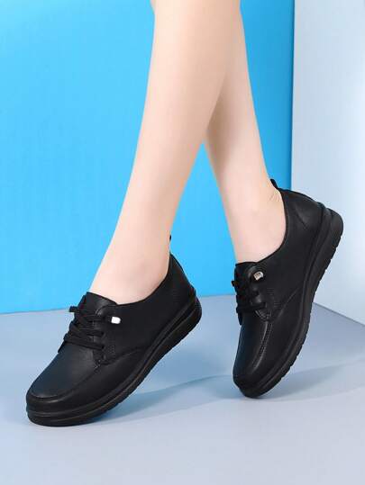 女士黑色工作鞋，软底防滑轻便舒适，适合长时间站立，适用于酒店、餐厅、厨房、办公室等场所，平底透气PU皮套脚鞋