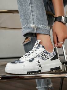 Men Niche Color Block Lace-Up Front Flat Casual Sneakers, Random Printed Pattern Street Couple Vulcanized Shoes, Comfortable - White and Black - View 9