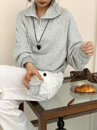 宽松休闲风拉链高领卫衣