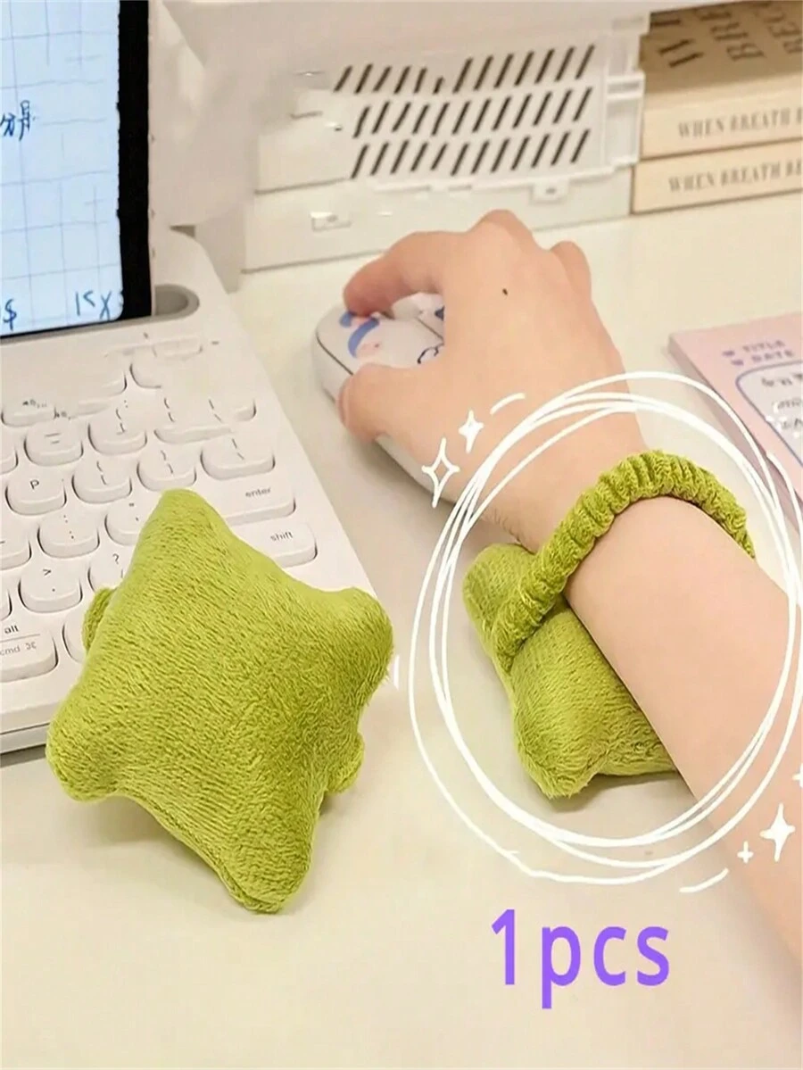 Đệm kê tay cho chuột có tác dụng như đệm tay và cung cấp hỗ trợ đàn hồi khi gõ bàn phím trong văn phòng để giảm áp lực cổ tay và ngăn ngừa hao mòn. Nó cũng có tác dụng như một miếng đệm cổ tay nhỏ trên bàn làm việc văn phòng. - Nhiều màu - Xem 1